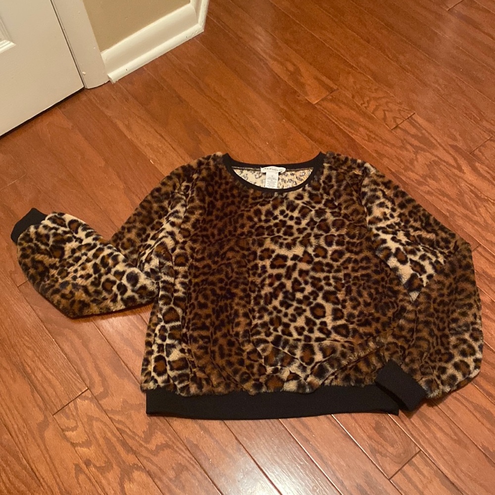 Faux fur sweatshirt/ top